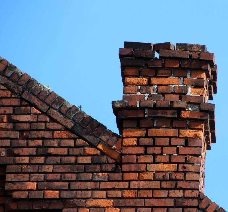 Blog Article - Damaged chimney on an Anna home showing cracks and missing mortar